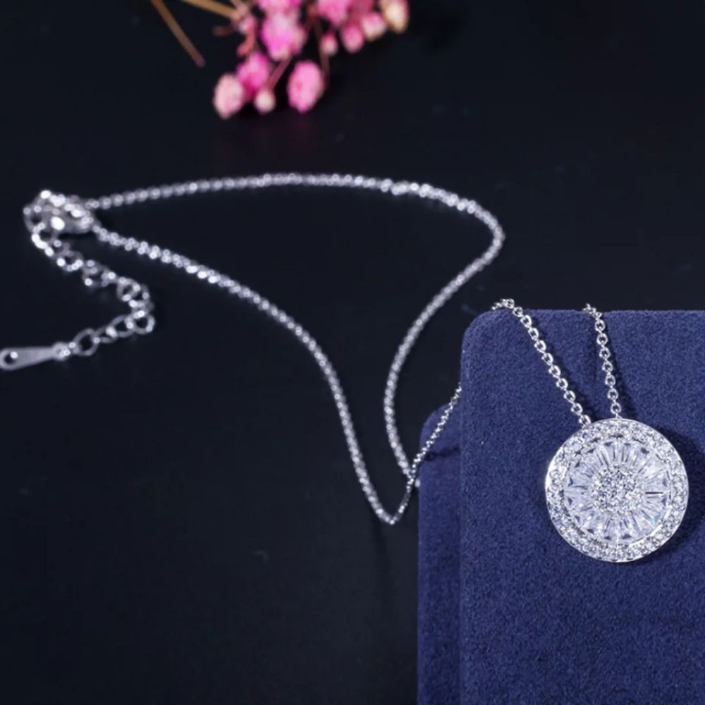Simple Silver Bohoo Style Round Pendant Necklace